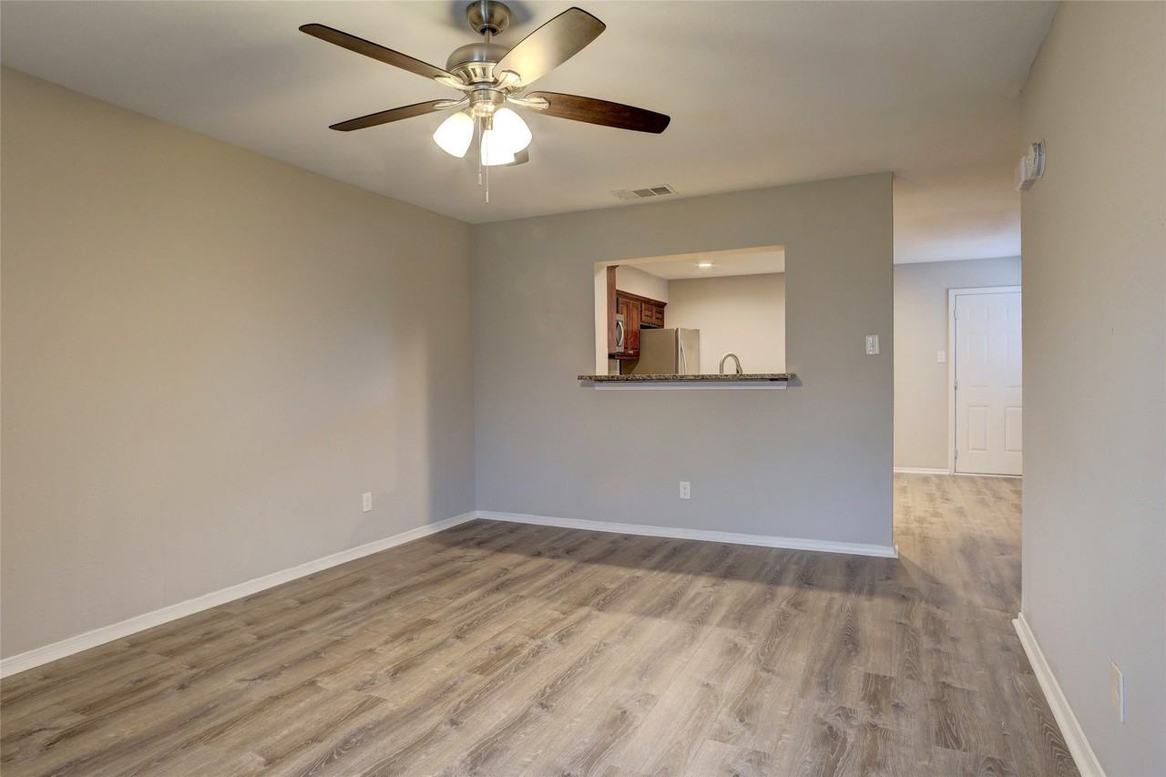 711 Wolftrap Dr - Photo 4 of 19