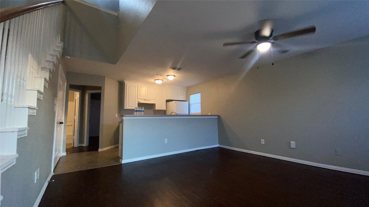7700 Stanley Ct - Photo 2 of 20