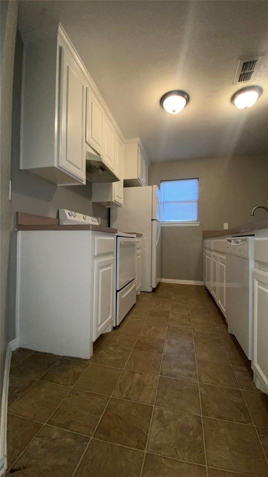 7700 Stanley Ct - Photo 5 of 20