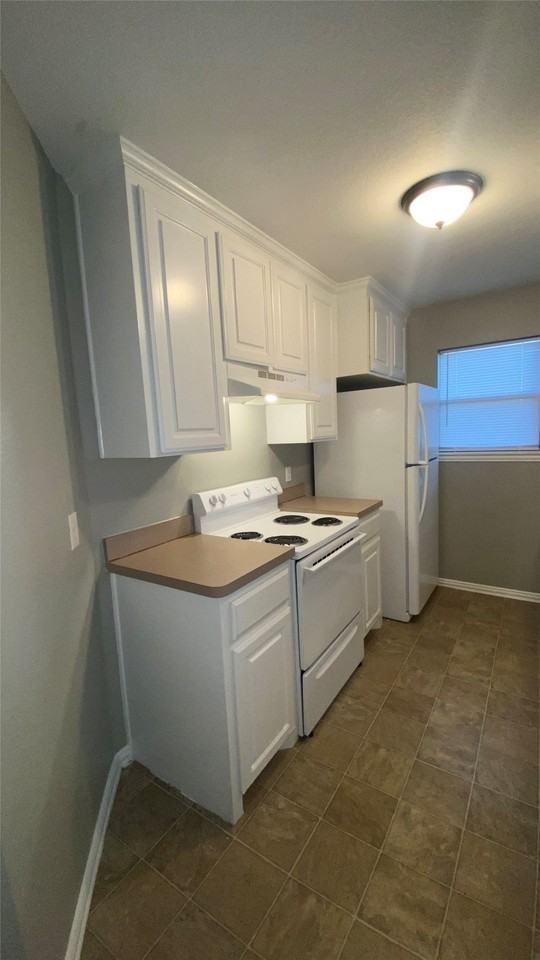 7700 Stanley Ct - Photo 6 of 20