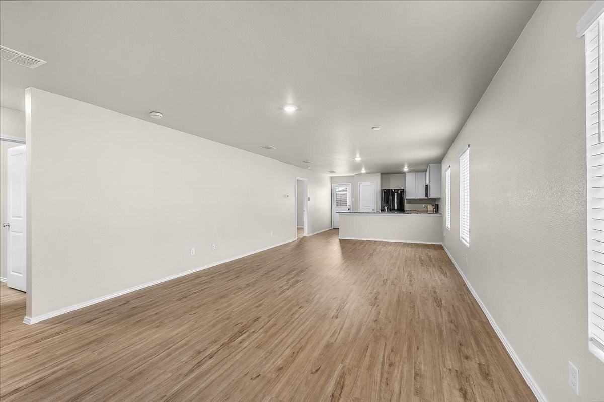 1412 Silver Oak Ln - Photo 5 of 31