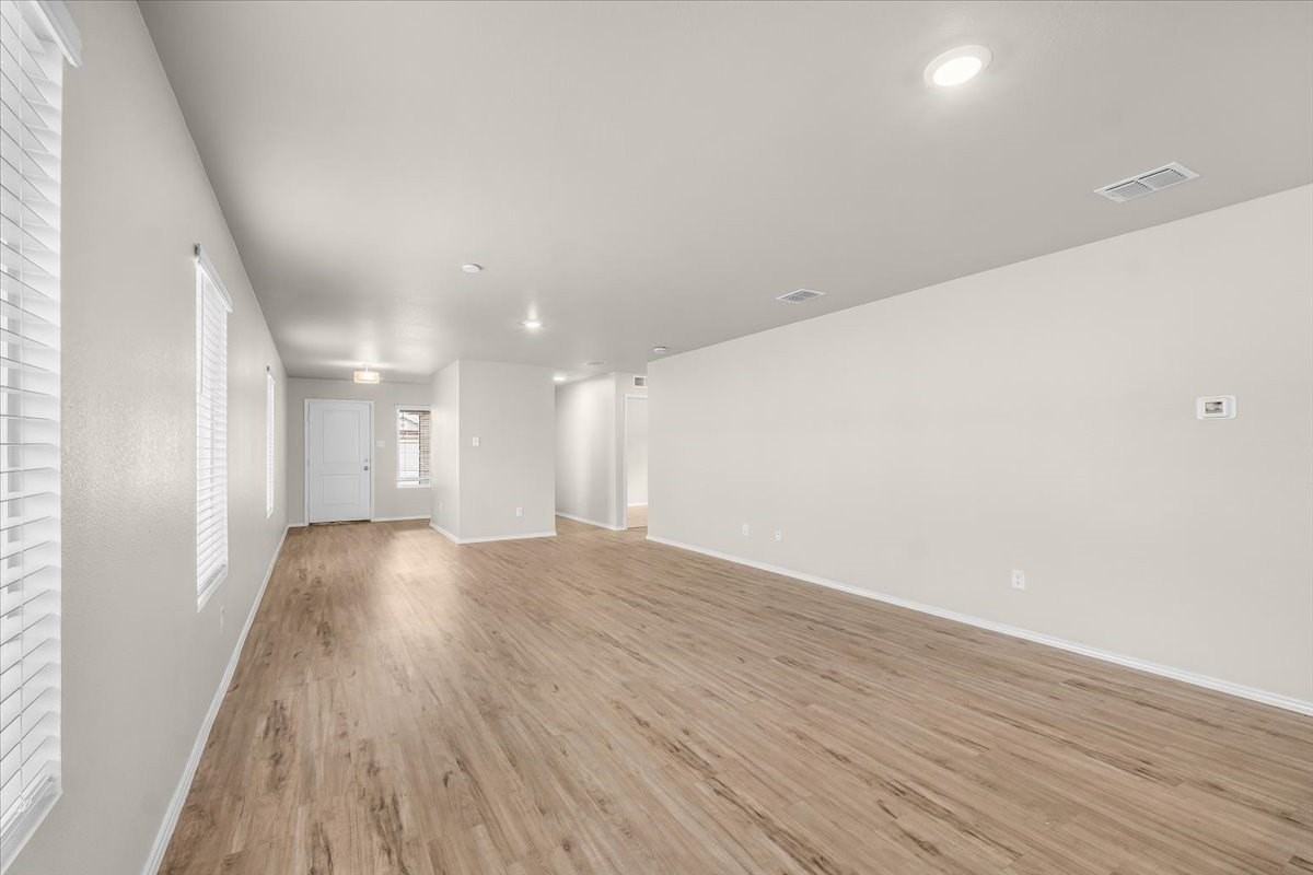 1412 Silver Oak Ln - Photo 7 of 31