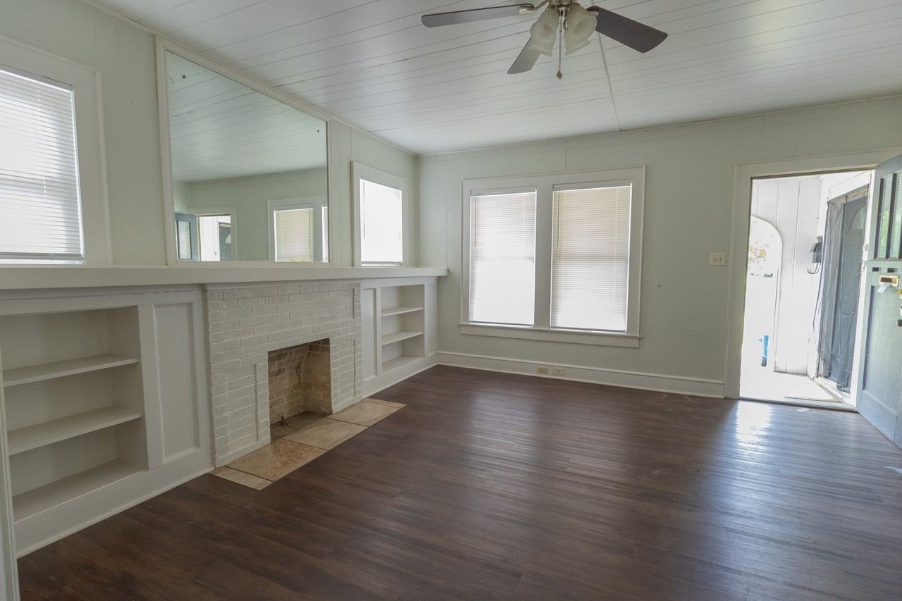 2913 Homan Ave #2913 - Photo 4 of 16
