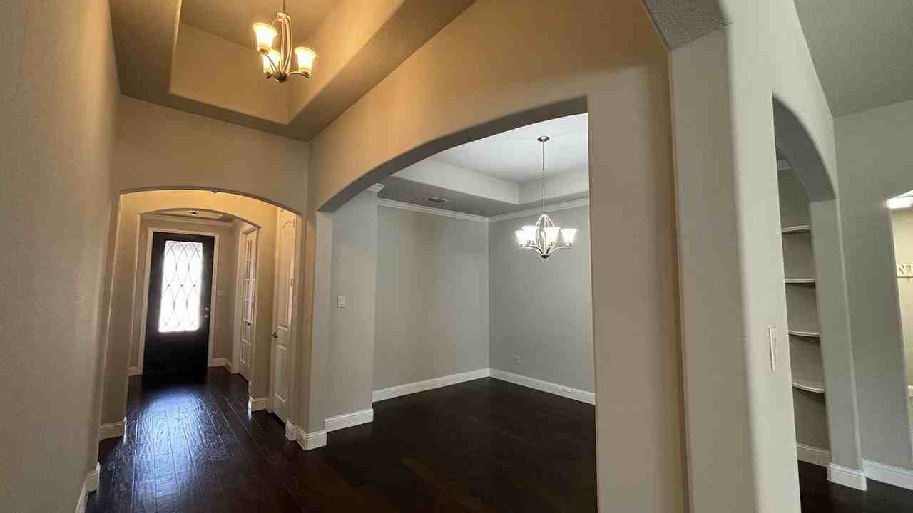 560 Darian Dr - Photo 6 of 31