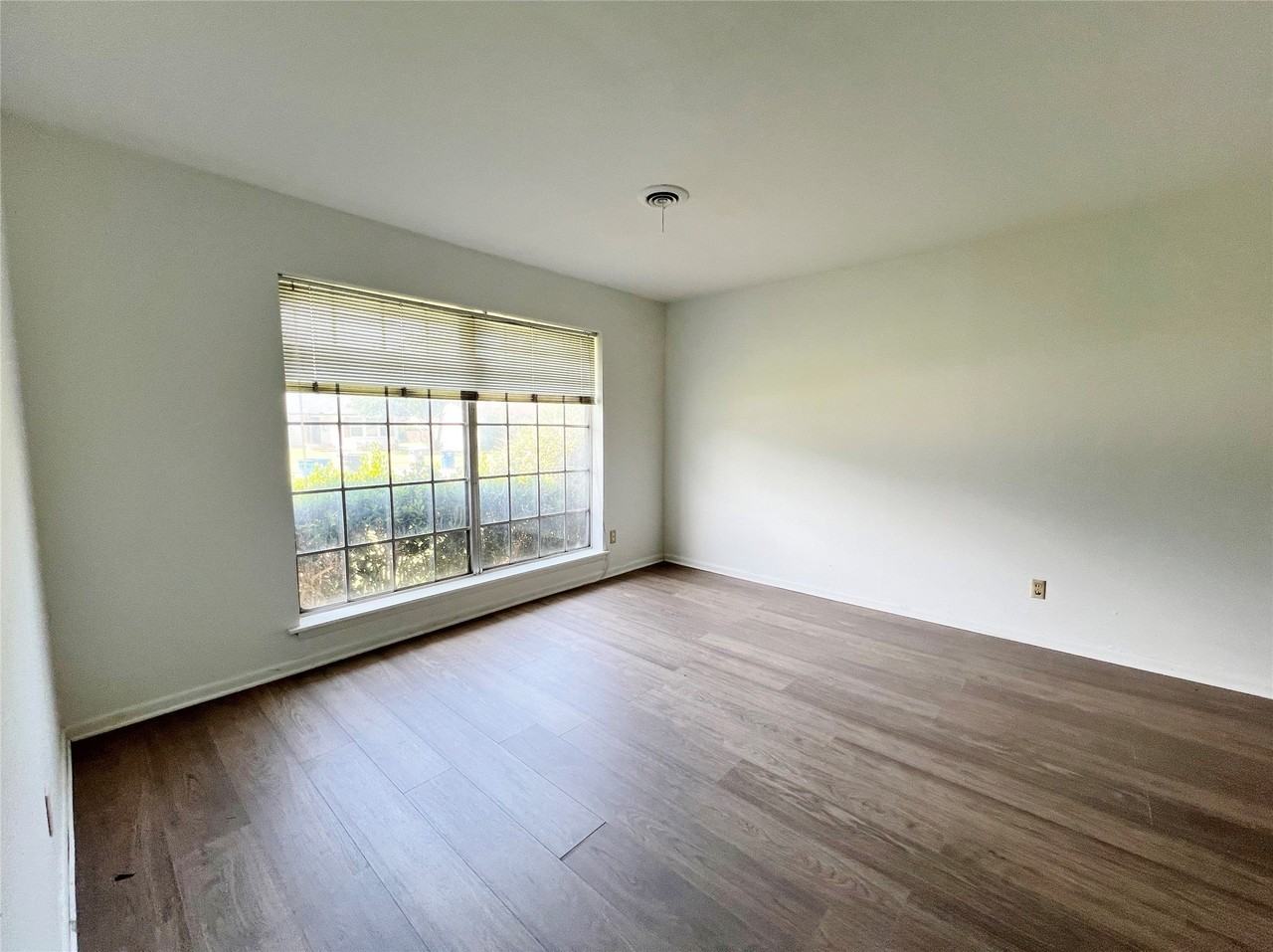 3641 Townsend Dr - Photo 4 of 14