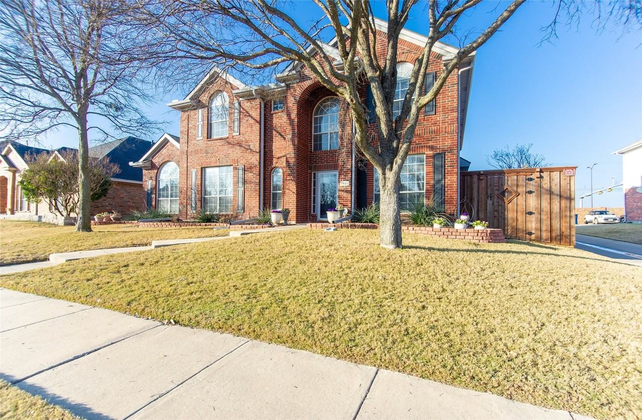1521 Hidden Cove Ct - Photo 2 of 39