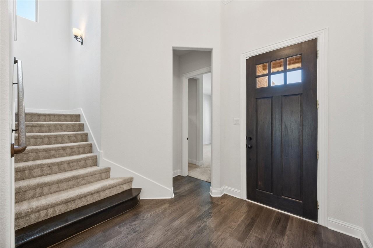 2512 Loxley Dr - Photo 6 of 39