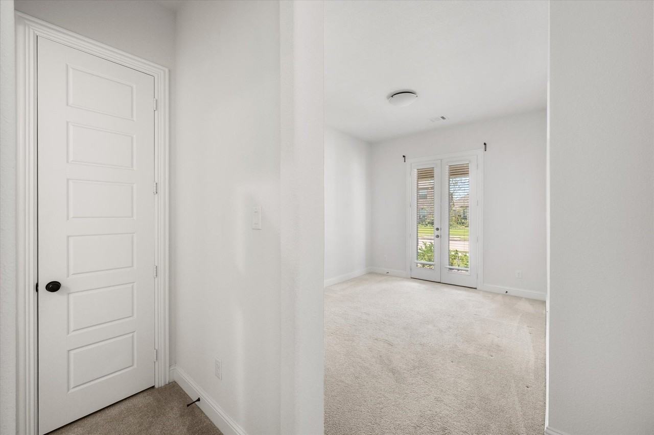 2512 Loxley Dr - Photo 7 of 39