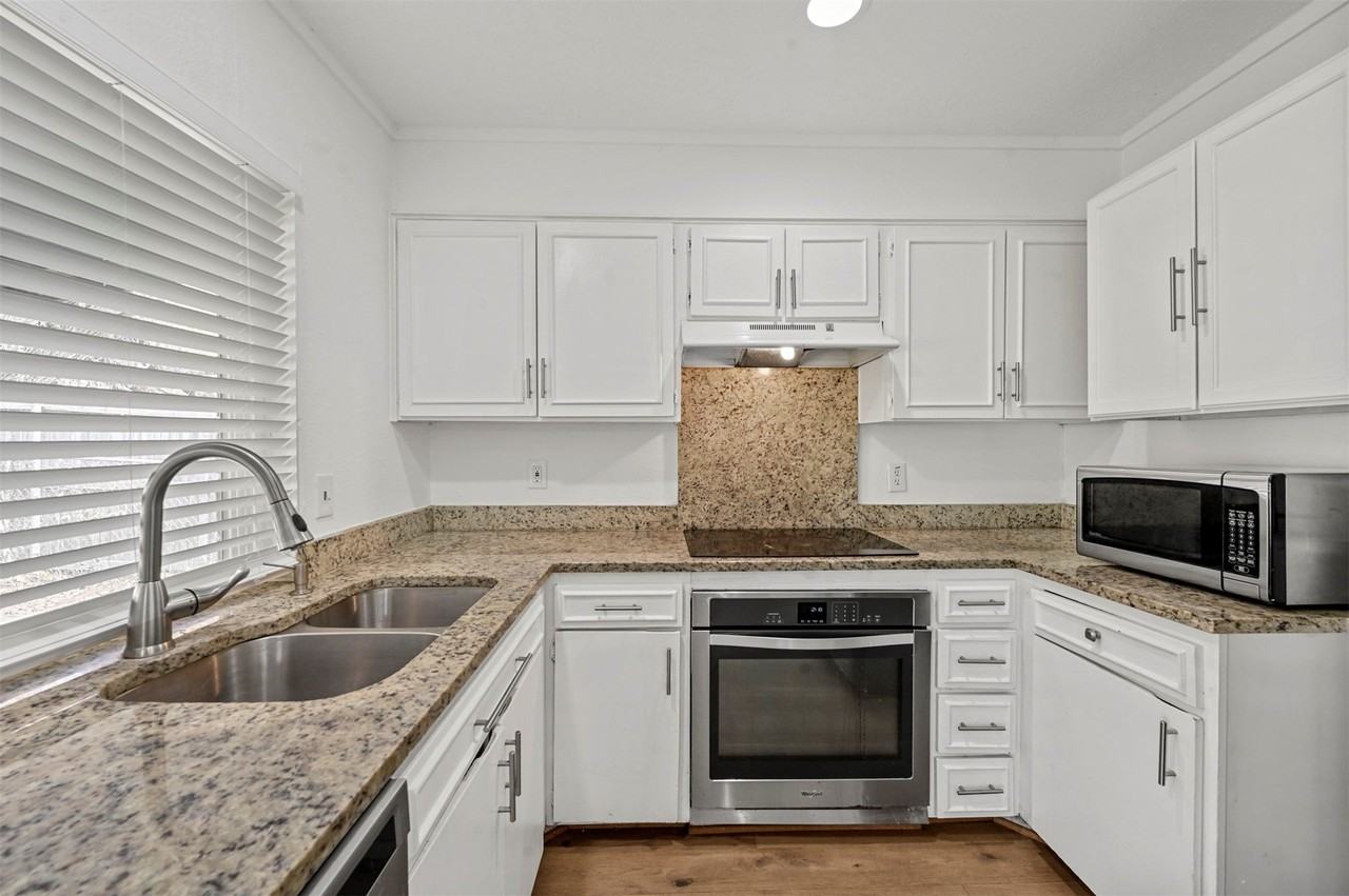 2029 Greenwood Rd - Photo 5 of 20