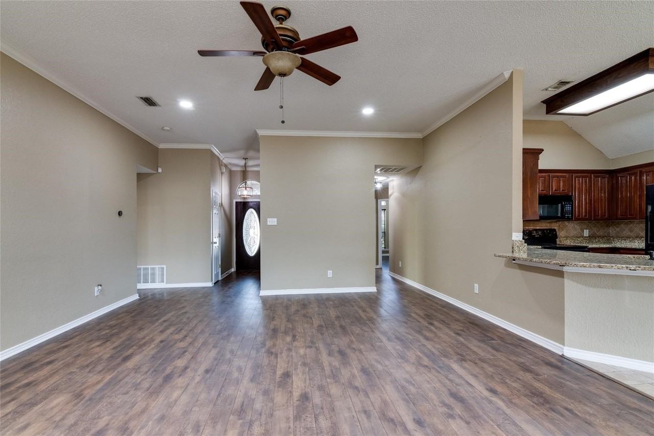 7704 Chandler Ct - Photo 5 of 28