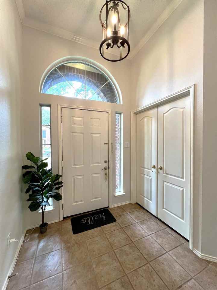 11413 Huntington Rd - Photo 4 of 35