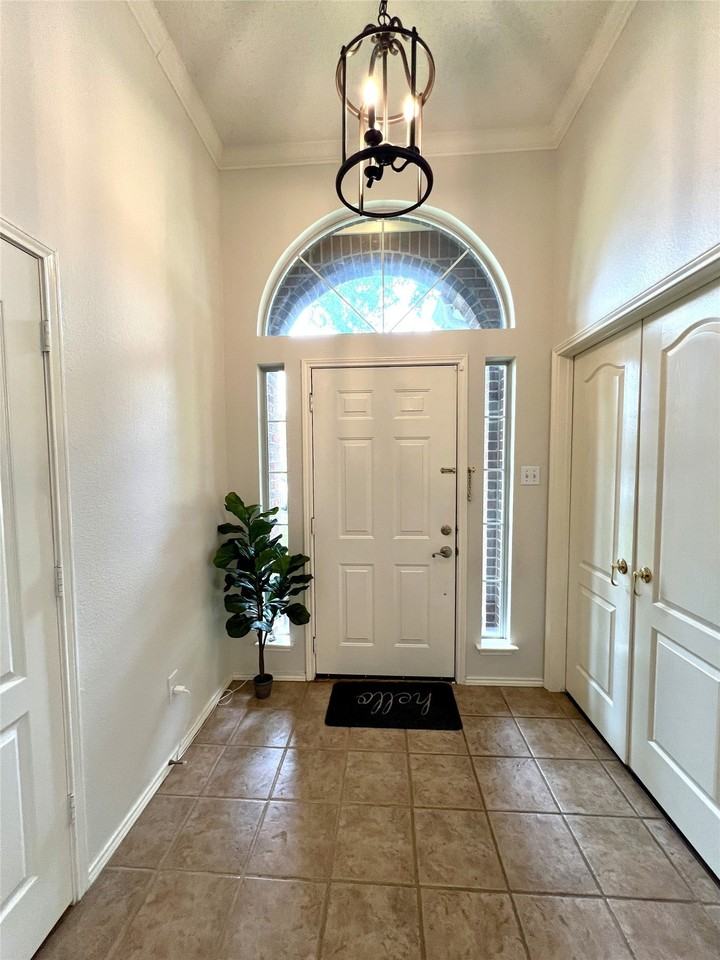 11413 Huntington Rd - Photo 5 of 35
