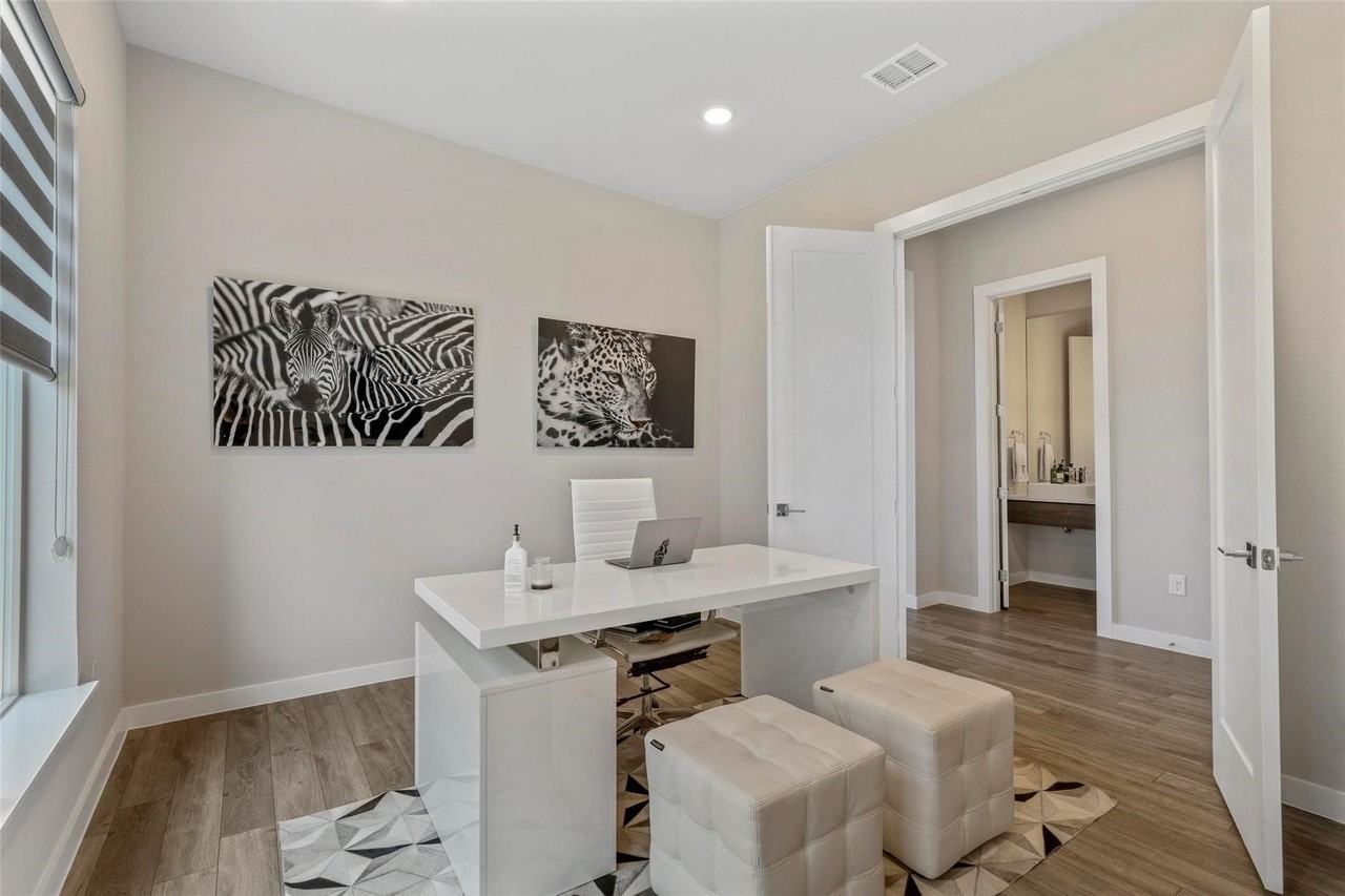5322 Statesman Ln - Photo 4 of 40