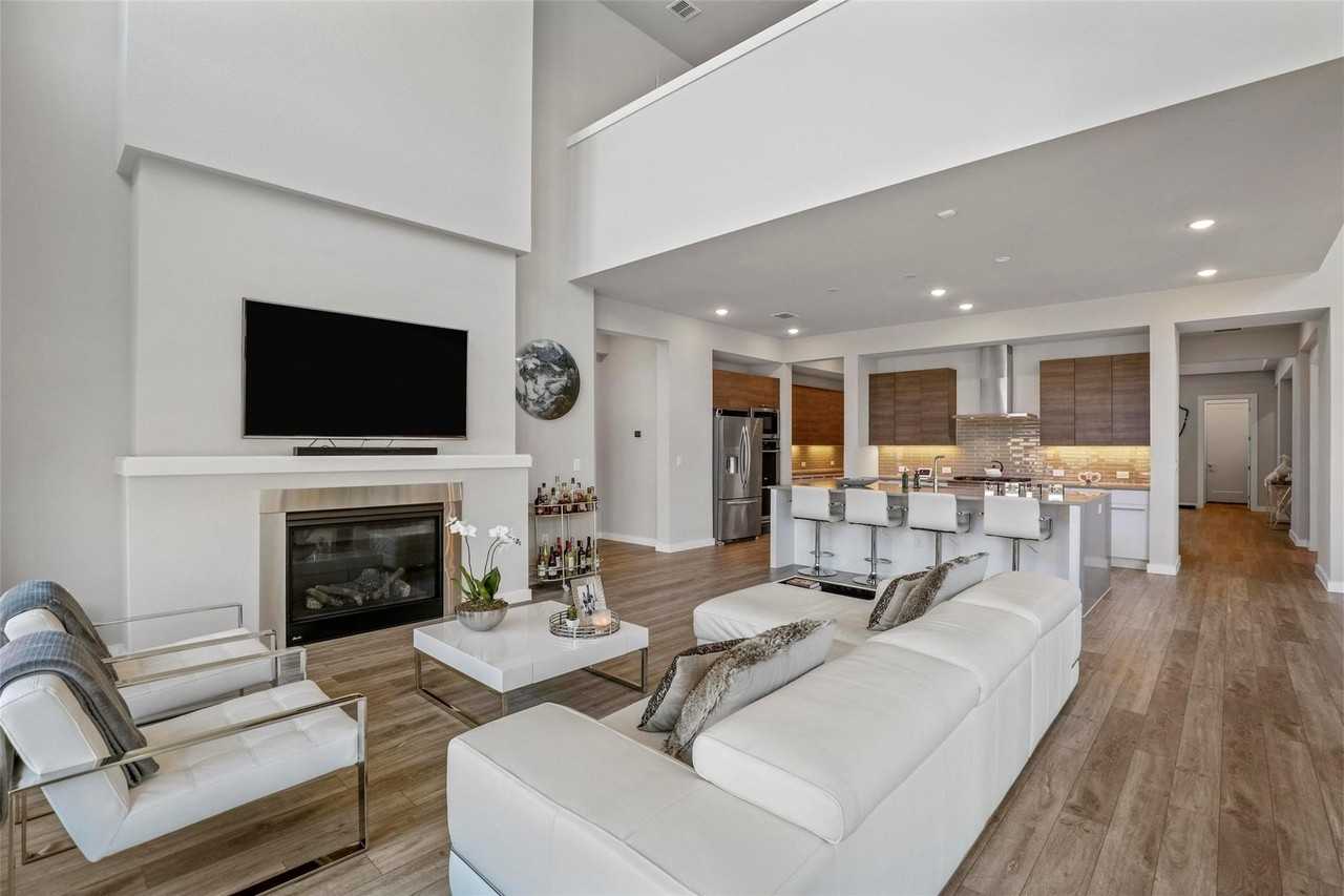 5322 Statesman Ln - Photo 6 of 40