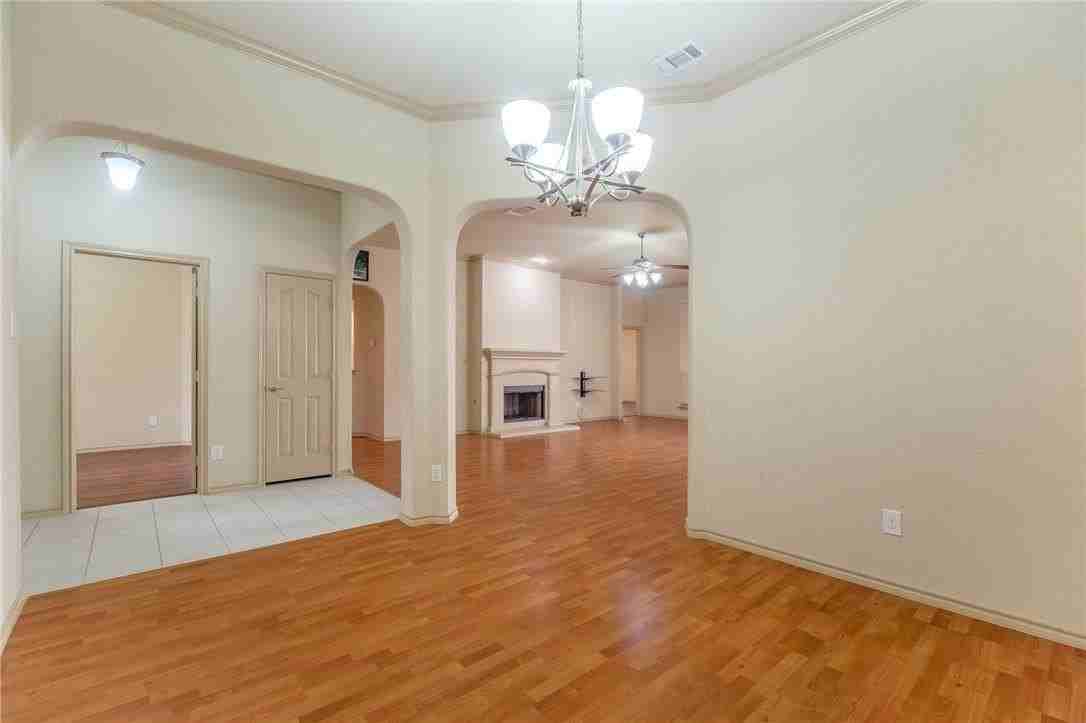 3003 Belmont Ct - Photo 3 of 25