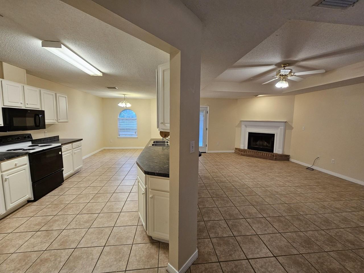 9425 Victoria Ln - Photo 5 of 33