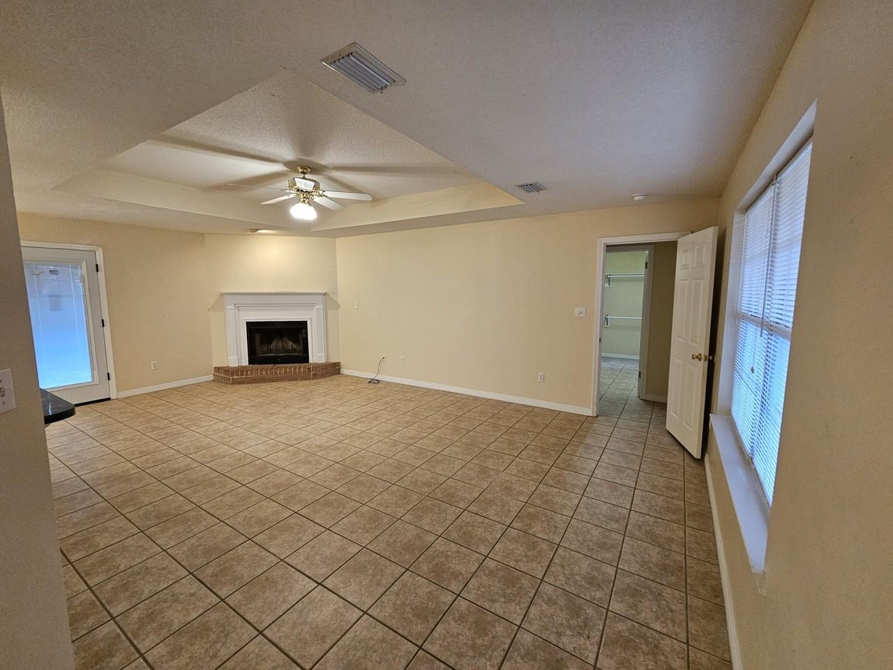 9425 Victoria Ln - Photo 6 of 33