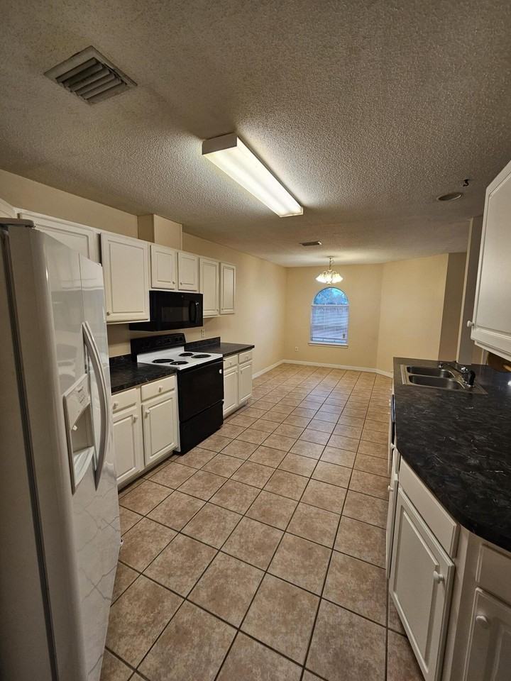 9425 Victoria Ln - Photo 7 of 33
