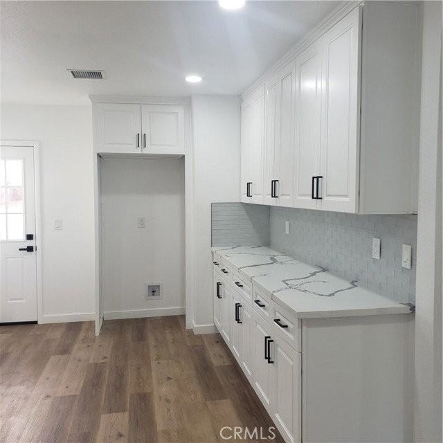 18736 Hart St - Photo 3 of 8