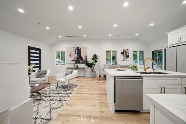 5865 Tobias Ave - Photo 4 of 7