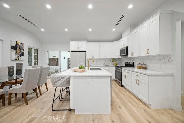 5865 Tobias Ave - Photo 5 of 7