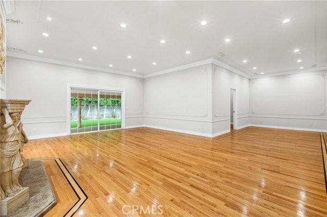 6508 Mammoth Ave - Photo 2 of 5