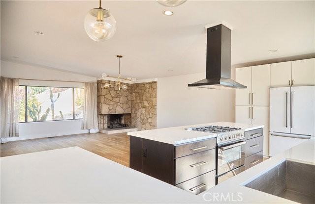 1133 Berkeley Dr - Photo 3 of 6