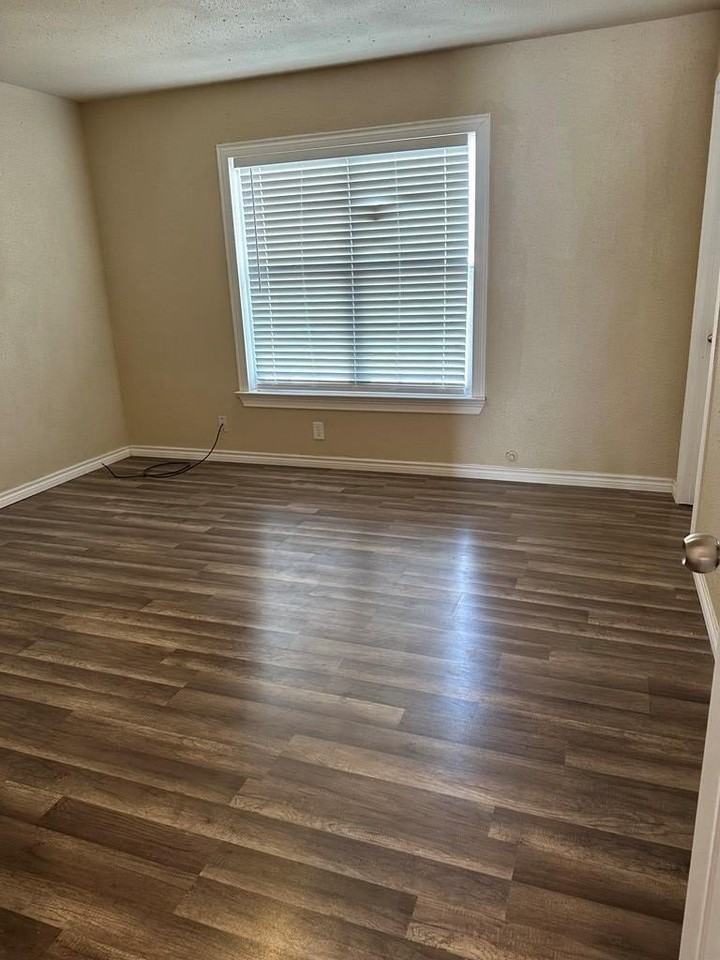 1711 Doran Dr - Photo 2 of 11