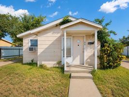 featured image of 312 W 15th St