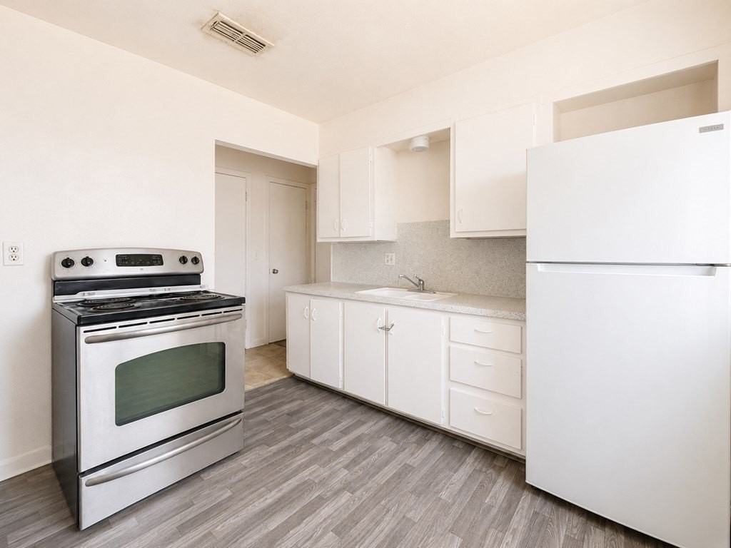 312 W 15th St - Photo 5 of 10