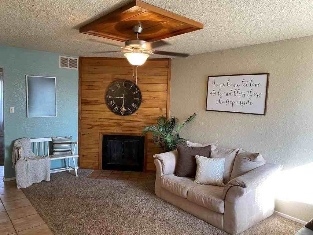 1201 Redwood Dr Apt C - Photo 2 of 11