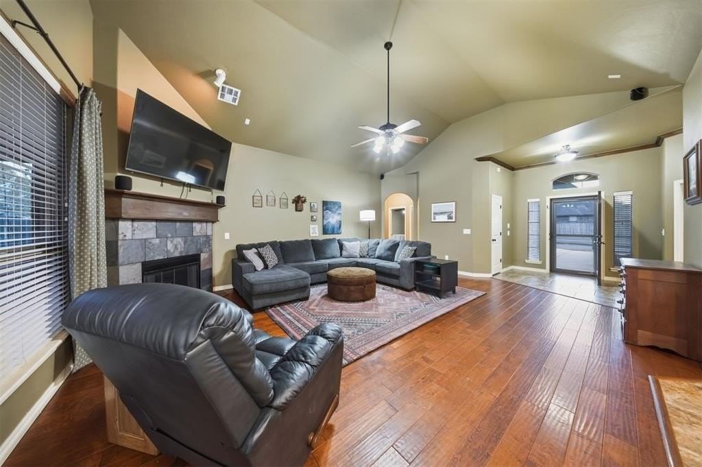 2425 Glenmere Dr - Photo 4 of 30