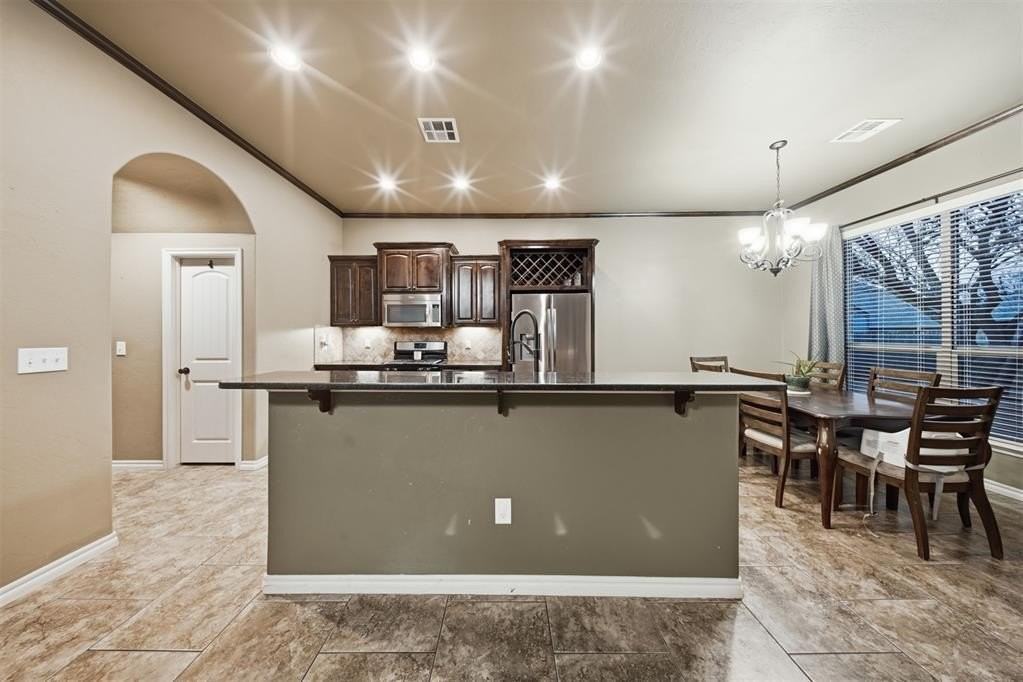 2425 Glenmere Dr - Photo 6 of 30
