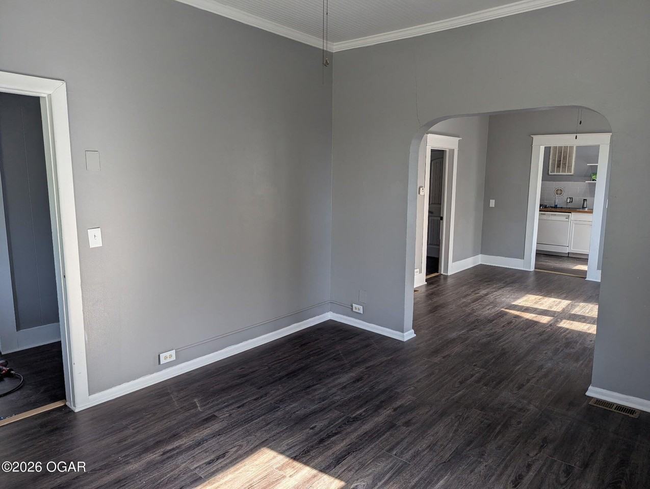 402 Pennell St - Photo 2 of 14