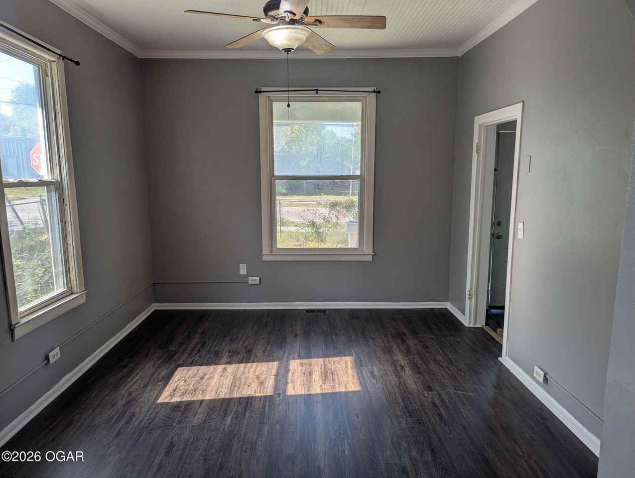 402 Pennell St - Photo 3 of 14