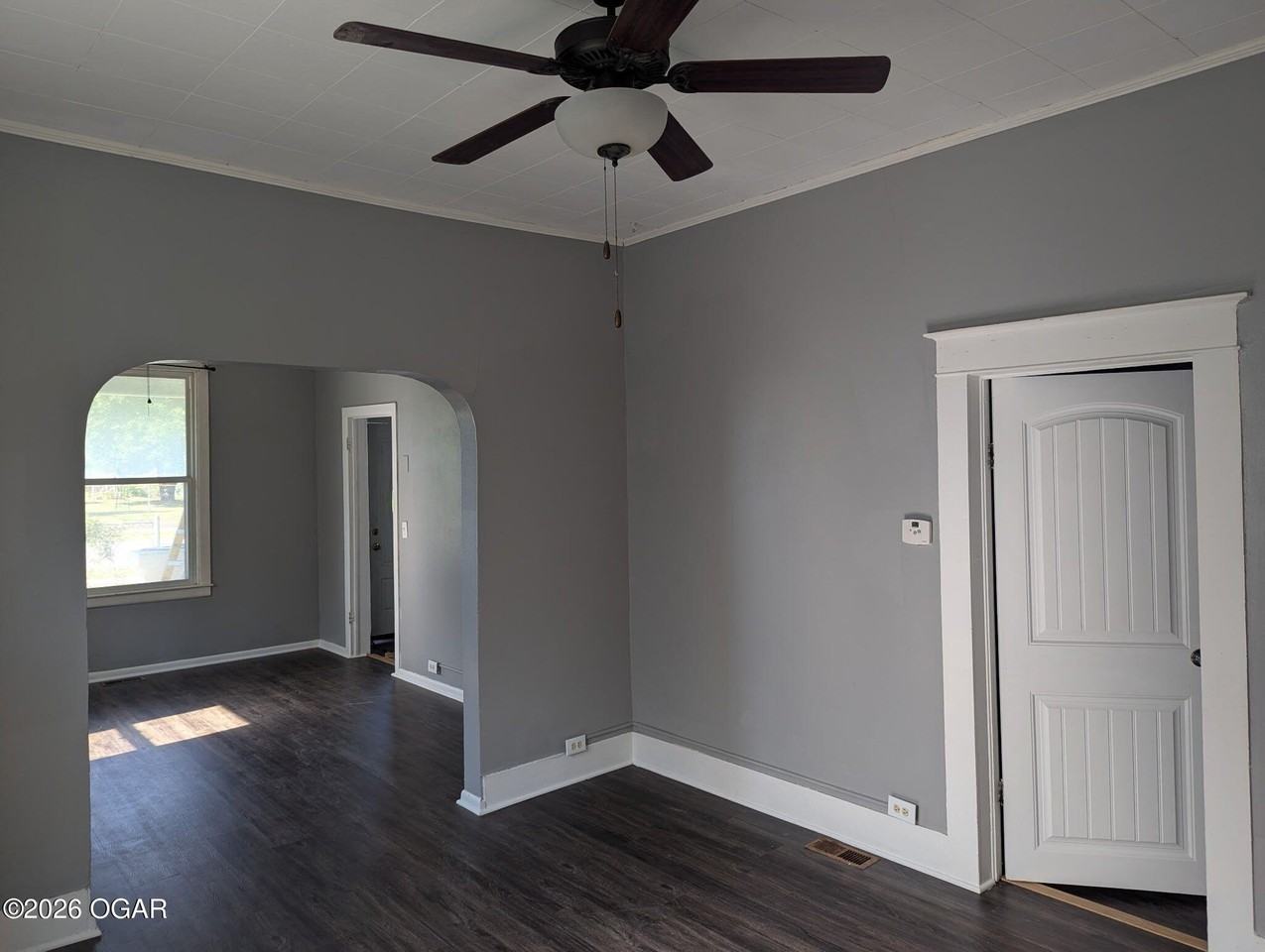 402 Pennell St - Photo 4 of 14
