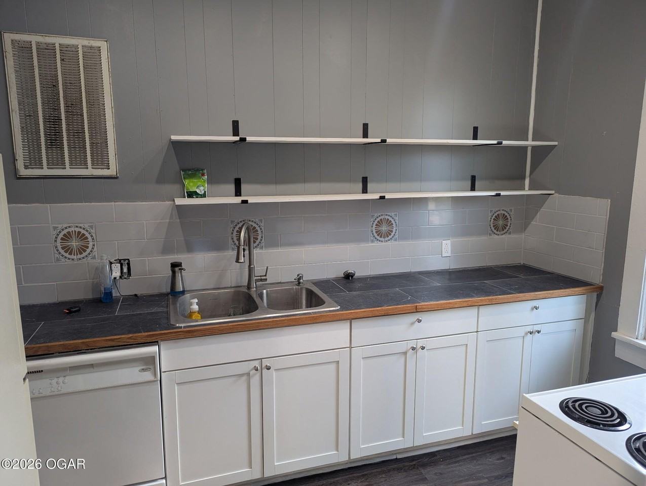 402 Pennell St - Photo 5 of 14