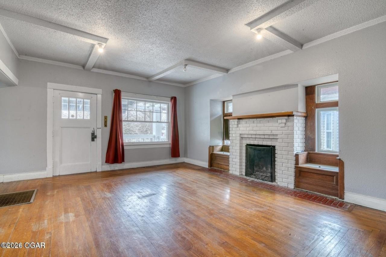 1321 W Broadway St - Photo 3 of 9