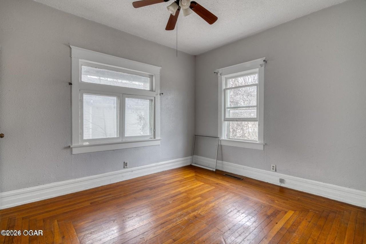 1321 W Broadway St - Photo 5 of 9