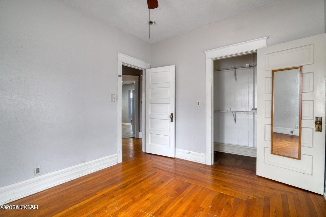 1321 W Broadway St - Photo 6 of 9