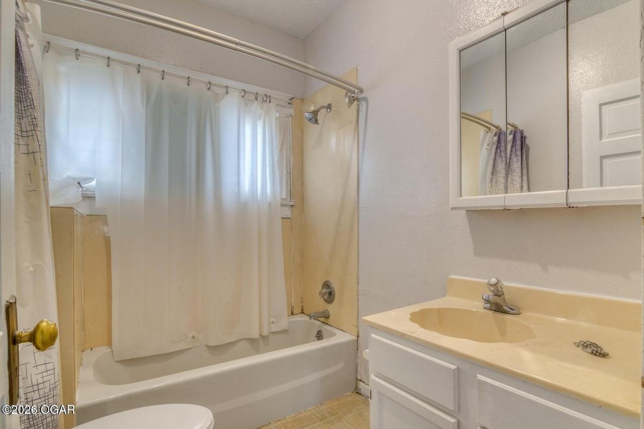 1321 W Broadway St - Photo 7 of 9