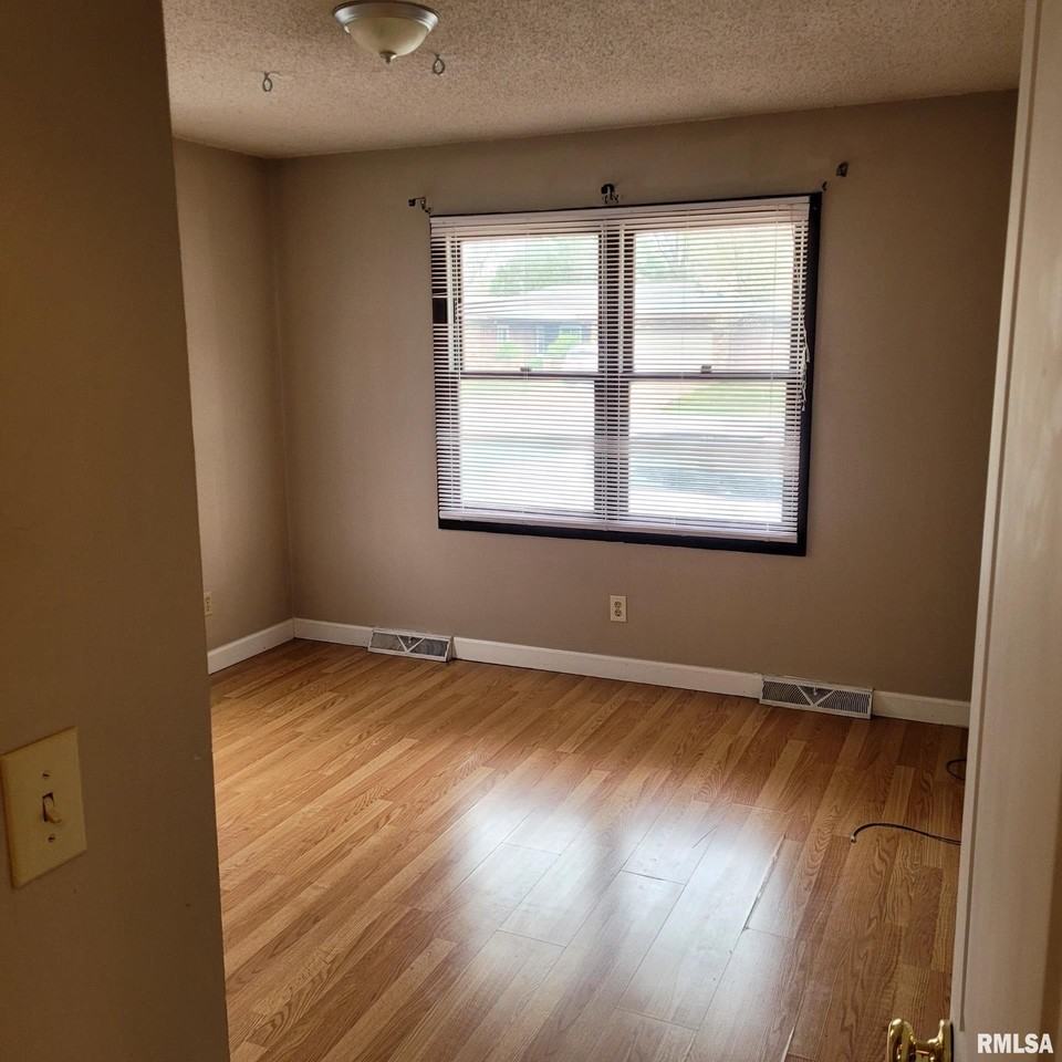 2022 Austin Dr - Photo 4 of 8