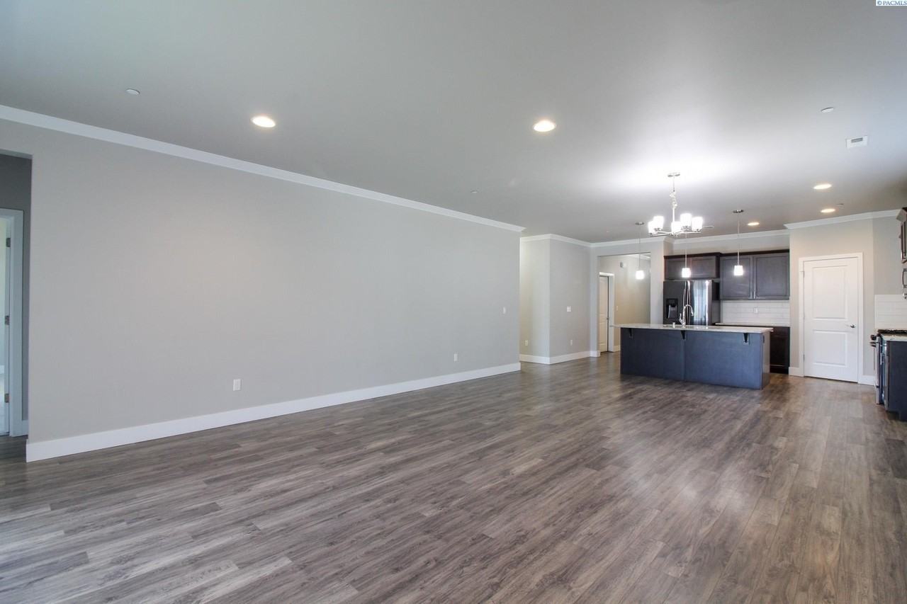 2452 Brodie Ln - Photo 5 of 22