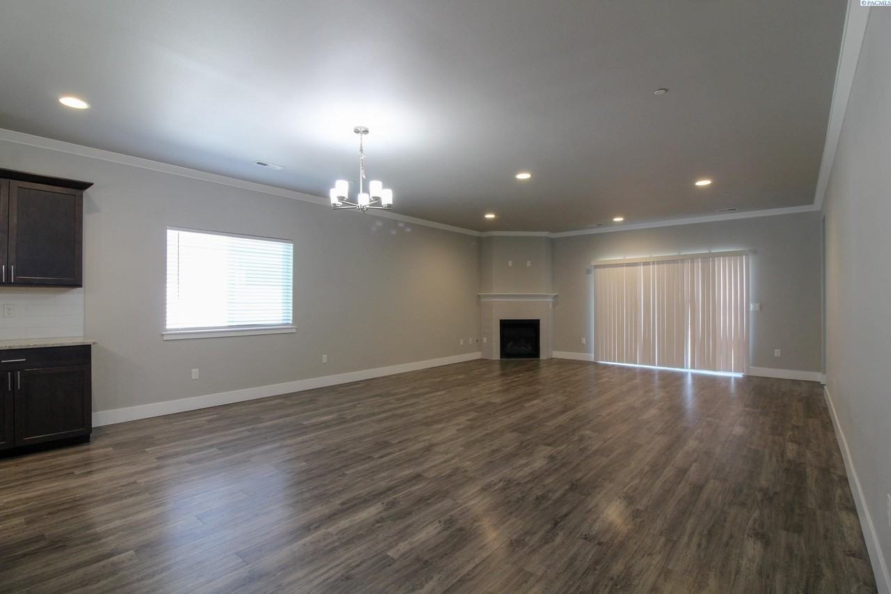 2452 Brodie Ln - Photo 6 of 22