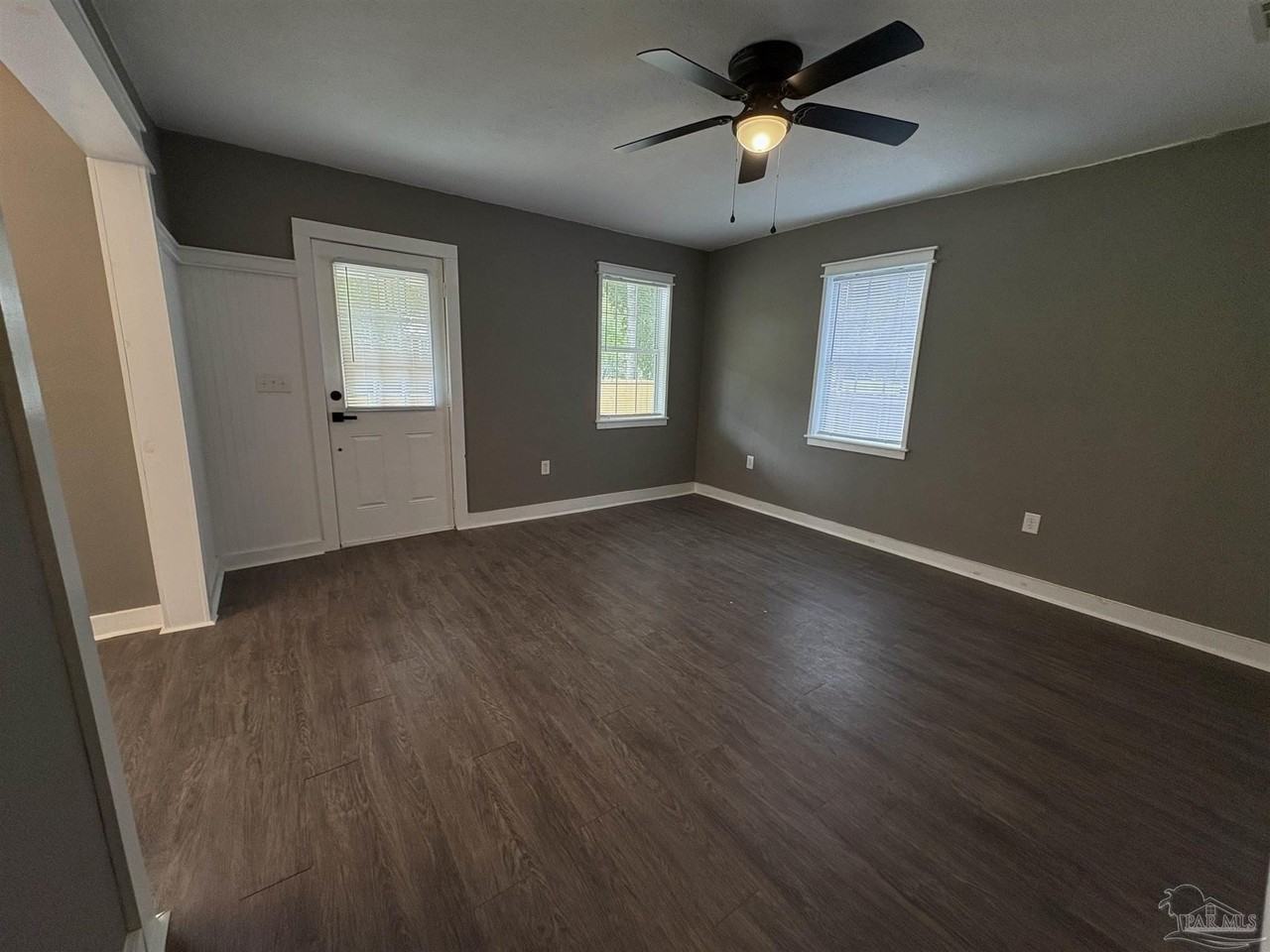 1212 N E St - Photo 5 of 35