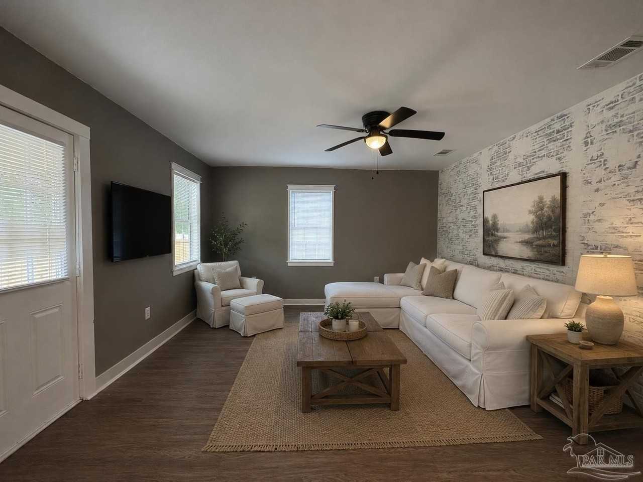 1212 N E St - Photo 6 of 35