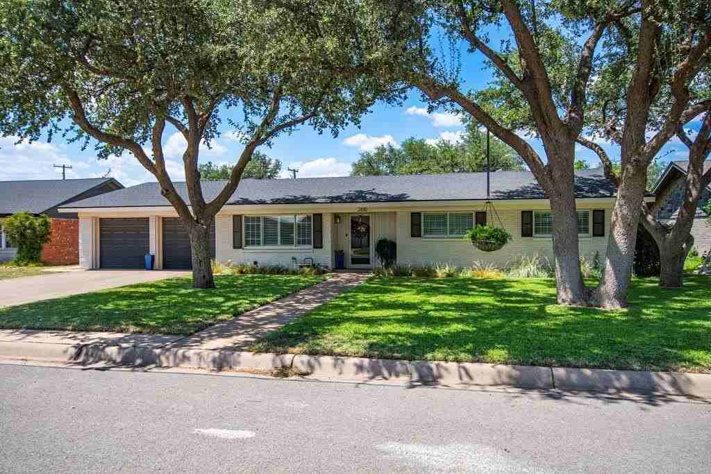 2610 Frontier Dr - Photo 2 of 33