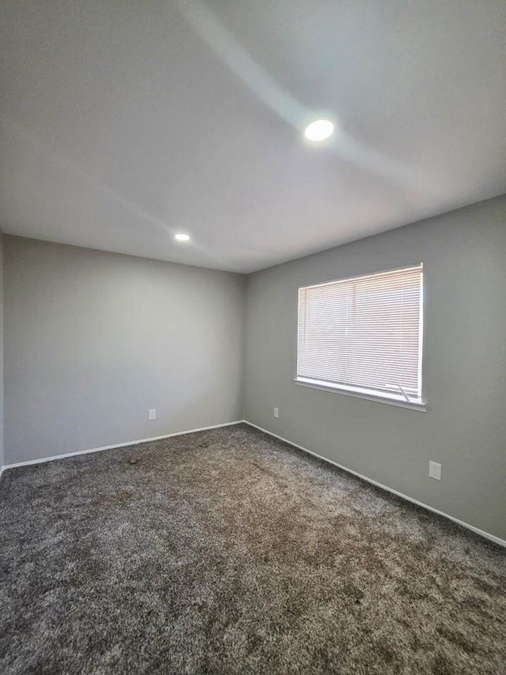 409 Humble Ave #A - Photo 5 of 7