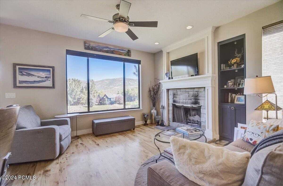 2690 Cottage Loop - Photo 3 of 25