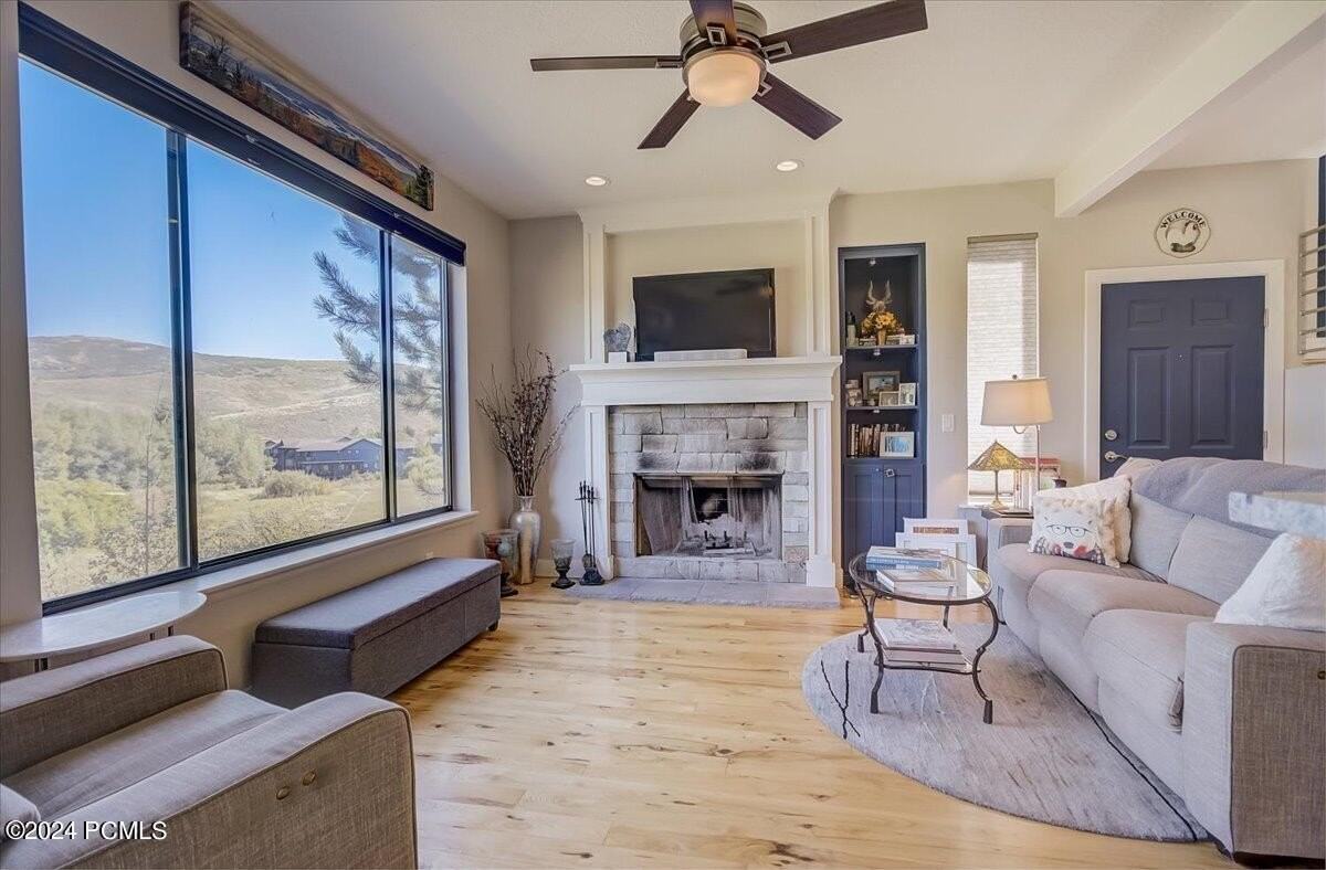 2690 Cottage Loop - Photo 4 of 25